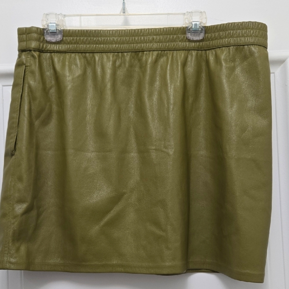 Olive Green Faux Leather Skirt By BABATON Waist 18 With Stretch 18 Long ×